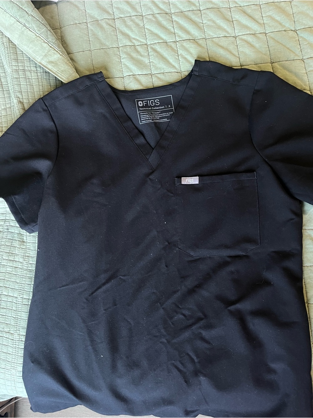 FIGS Catarina One-Pocket Scrub Top in Black, Size Small